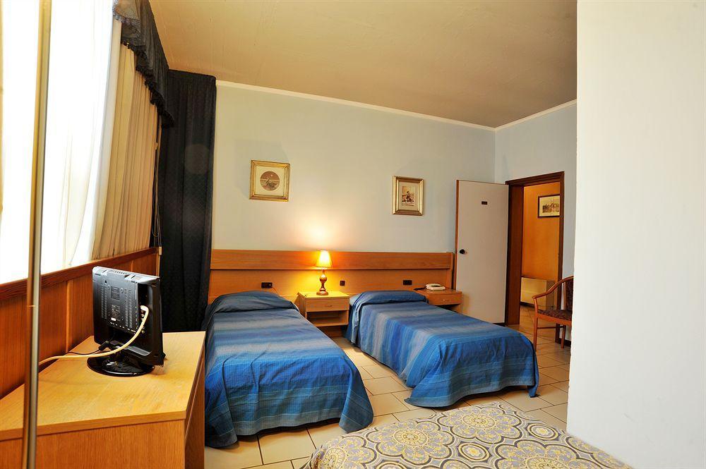 Hotel Cristallo Barga 포르나치 디 바르가 외부 사진