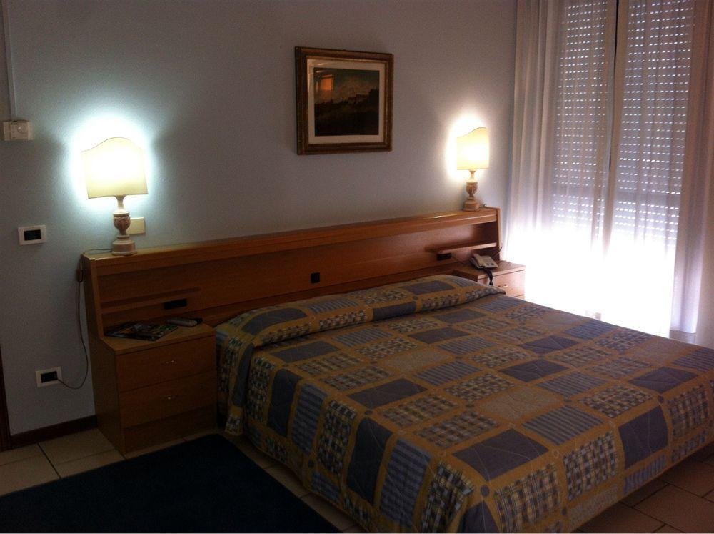 Hotel Cristallo Barga 포르나치 디 바르가 외부 사진