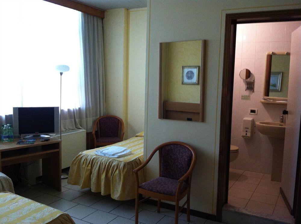 Hotel Cristallo Barga 포르나치 디 바르가 외부 사진