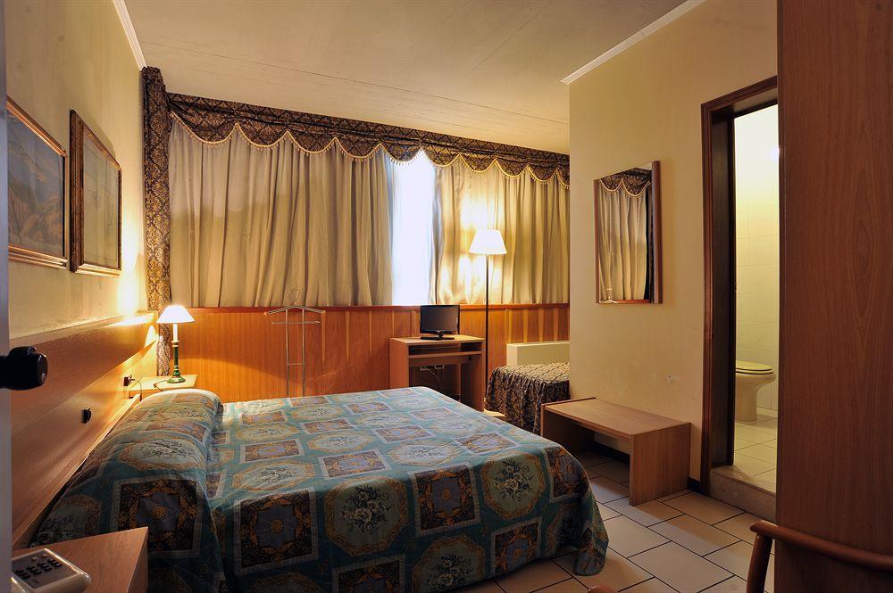 Hotel Cristallo Barga 포르나치 디 바르가 외부 사진