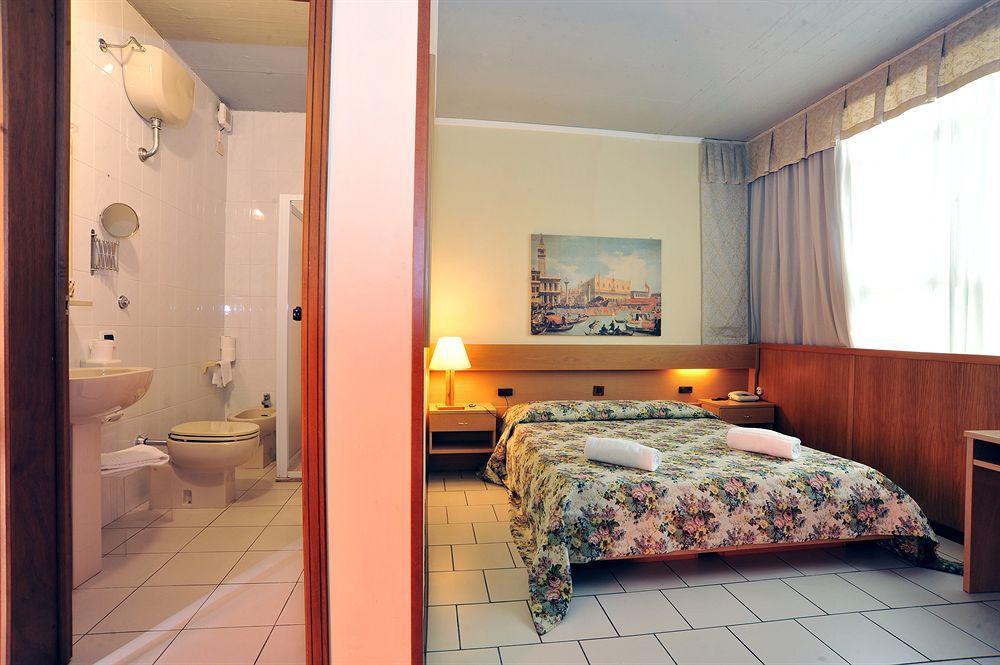 Hotel Cristallo Barga 포르나치 디 바르가 외부 사진