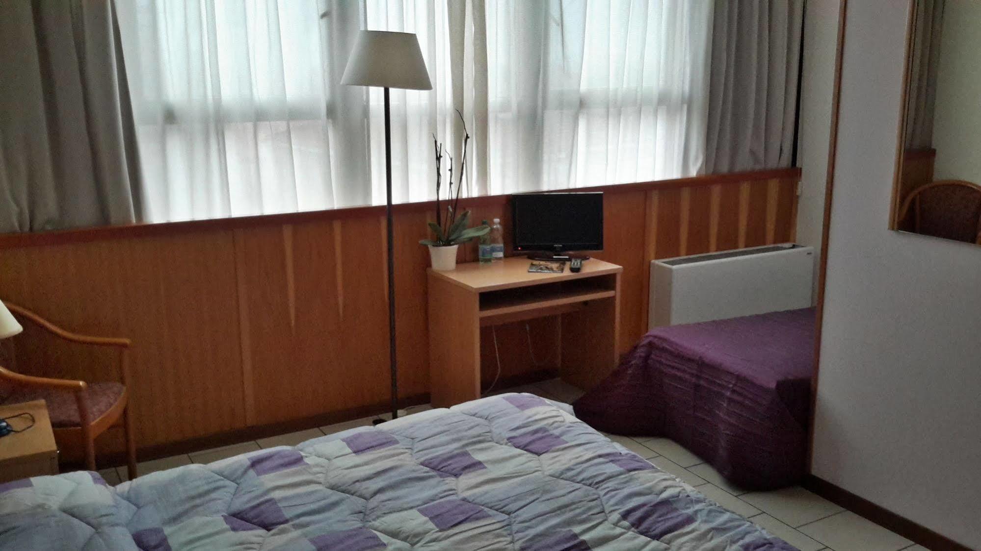 Hotel Cristallo Barga 포르나치 디 바르가 외부 사진